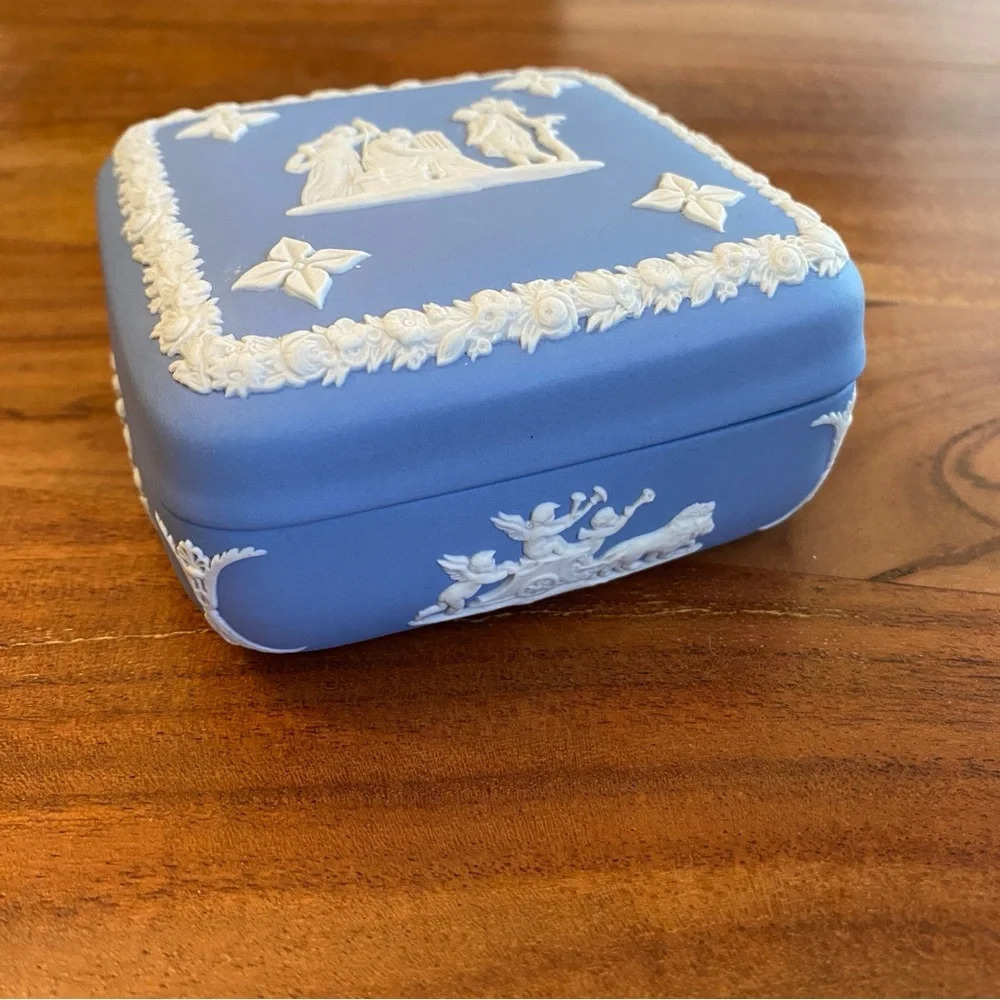 Wedgwood England Jasperware Square Trinket Dish - Picture 4 of 16